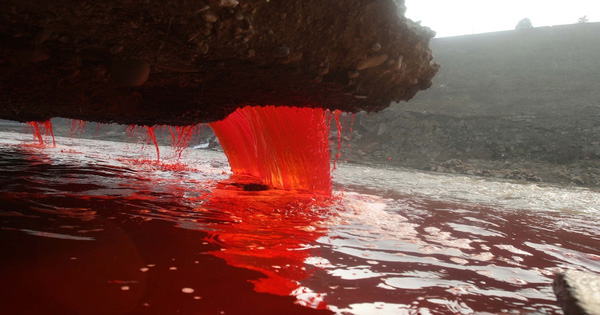 Bí ẩn về thác máu tại Nam Cực được giải mã